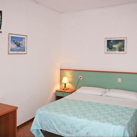 Hotel Janeiro Frontemare ลิโดดิเยโซโล ภายนอก รูปภาพ