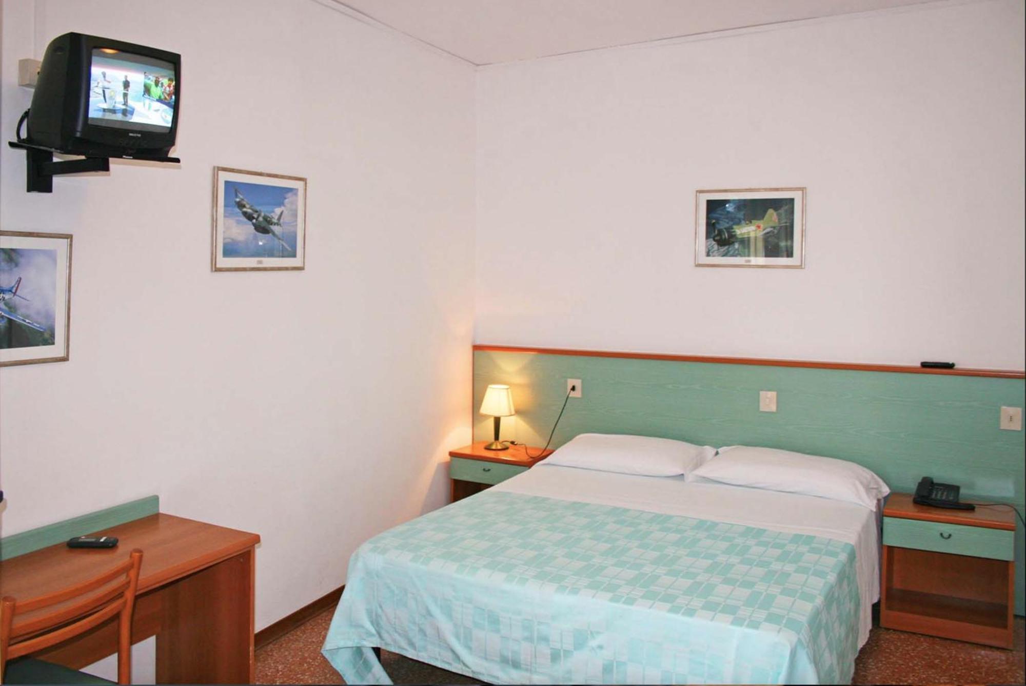 Hotel Janeiro Frontemare ลิโดดิเยโซโล ภายนอก รูปภาพ