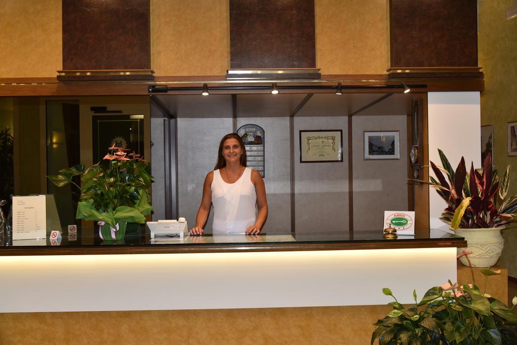 Hotel Janeiro Frontemare ลิโดดิเยโซโล ภายนอก รูปภาพ