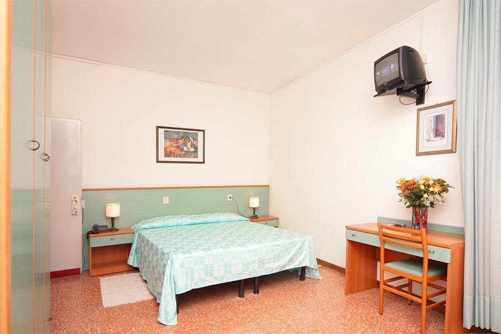 Hotel Janeiro Frontemare ลิโดดิเยโซโล ห้อง รูปภาพ