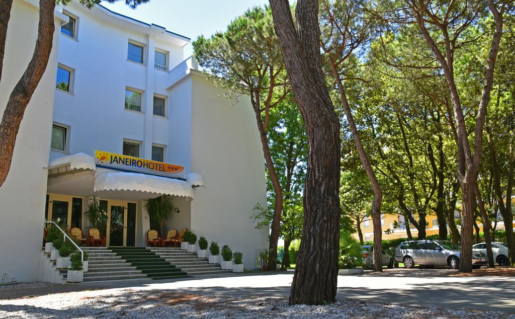 Hotel Janeiro Frontemare ลิโดดิเยโซโล ภายนอก รูปภาพ