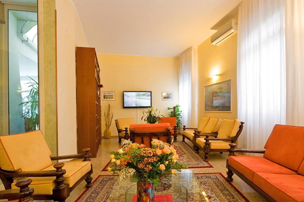 Hotel Janeiro Frontemare ลิโดดิเยโซโล ภายนอก รูปภาพ