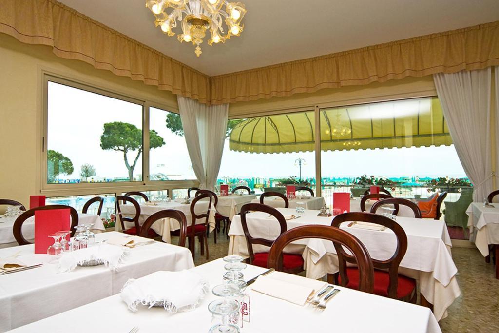 Hotel Janeiro Frontemare ลิโดดิเยโซโล ภายนอก รูปภาพ