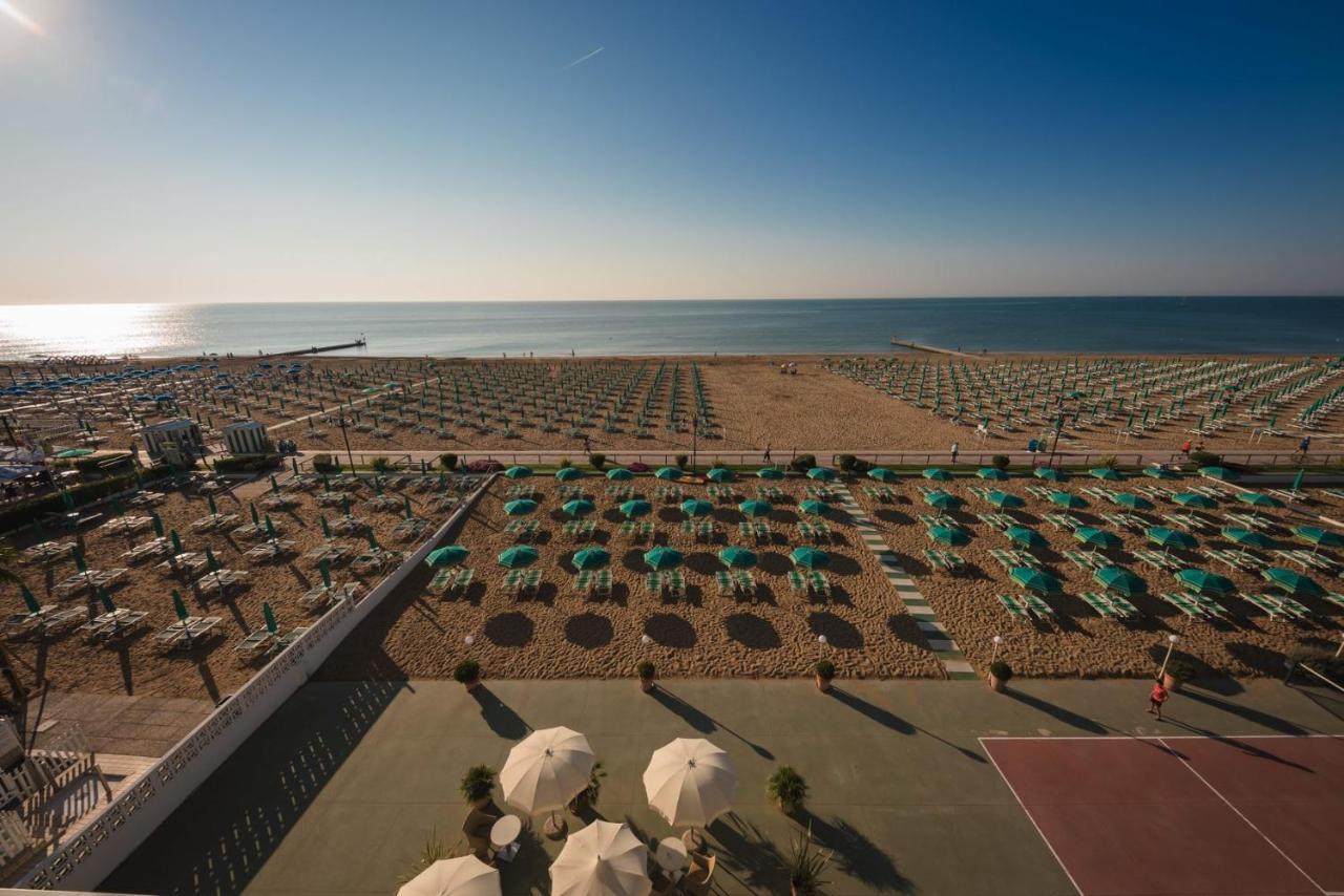 Hotel Janeiro Frontemare ลิโดดิเยโซโล ภายนอก รูปภาพ