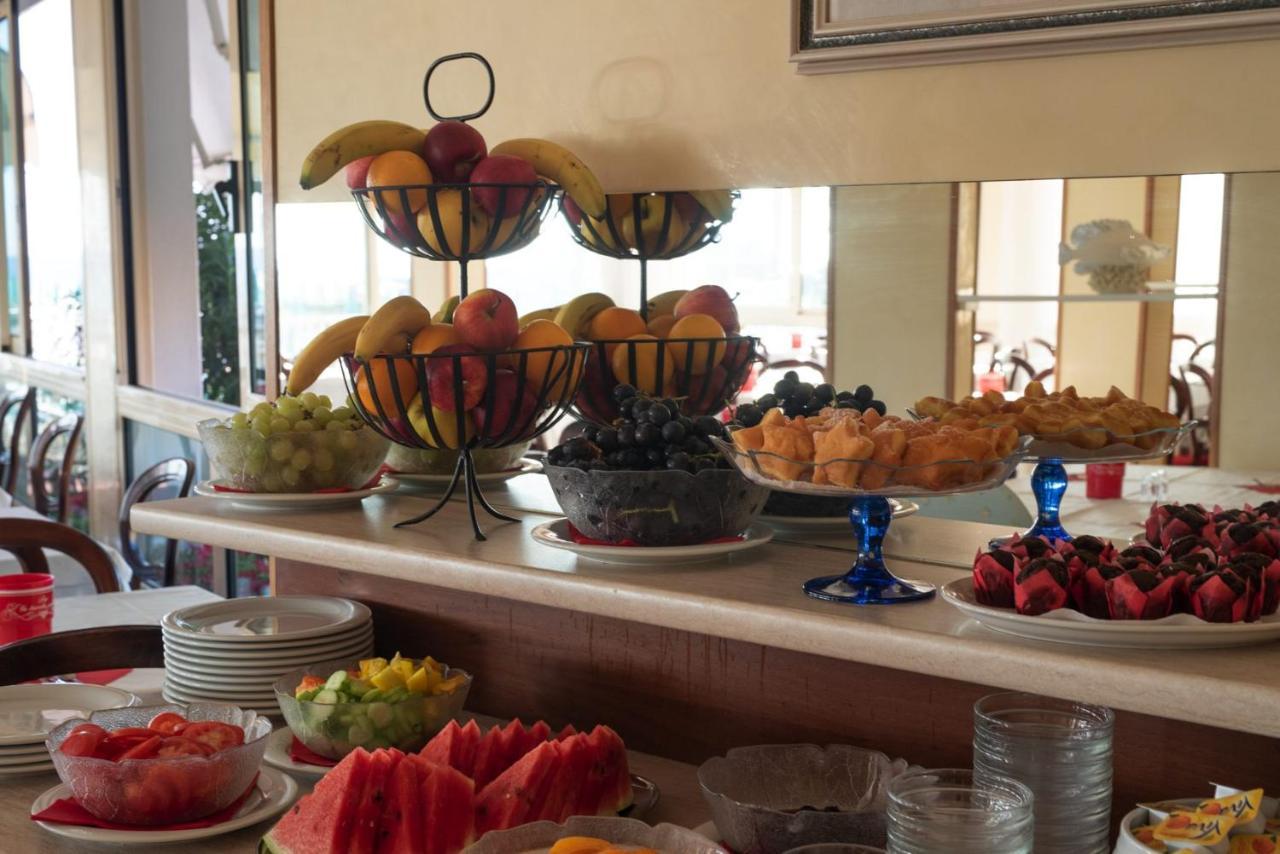 Hotel Janeiro Frontemare ลิโดดิเยโซโล ภายนอก รูปภาพ