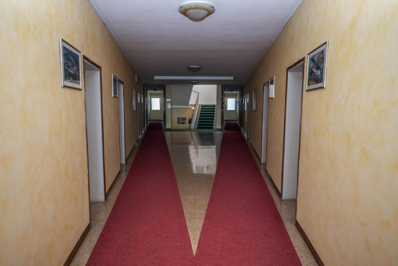 Hotel Janeiro Frontemare ลิโดดิเยโซโล ภายนอก รูปภาพ