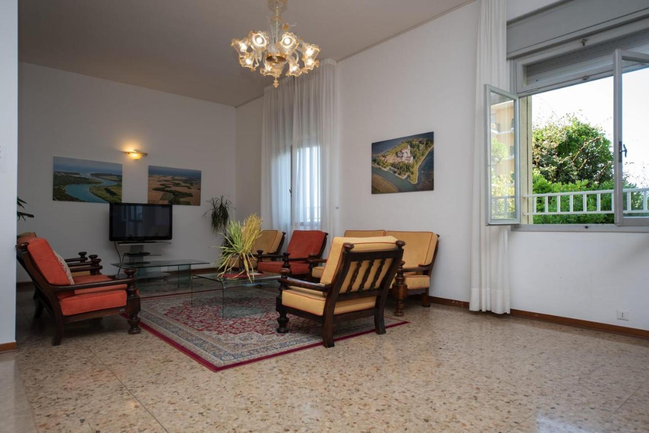 Hotel Janeiro Frontemare ลิโดดิเยโซโล ภายนอก รูปภาพ